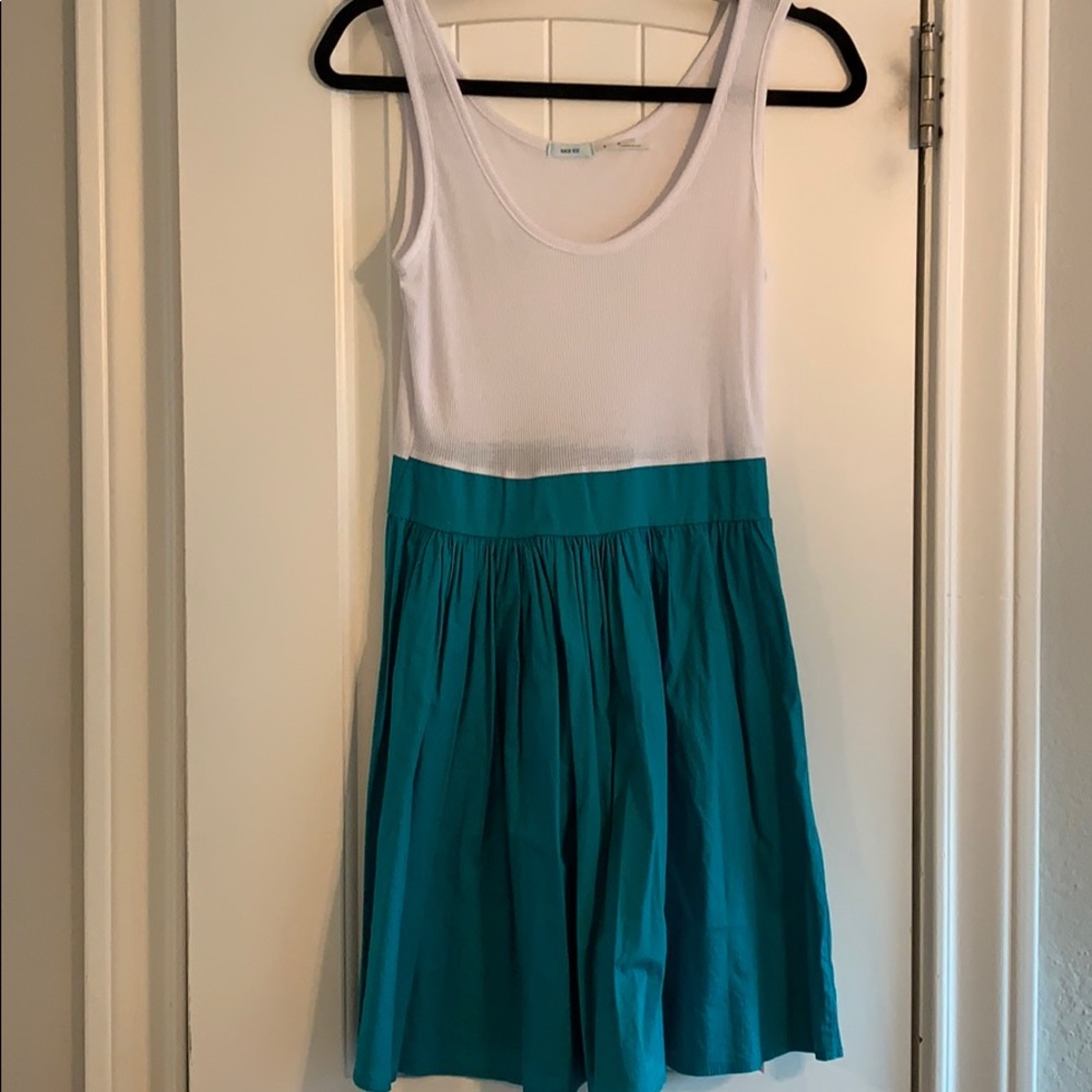 Sleeveless dress